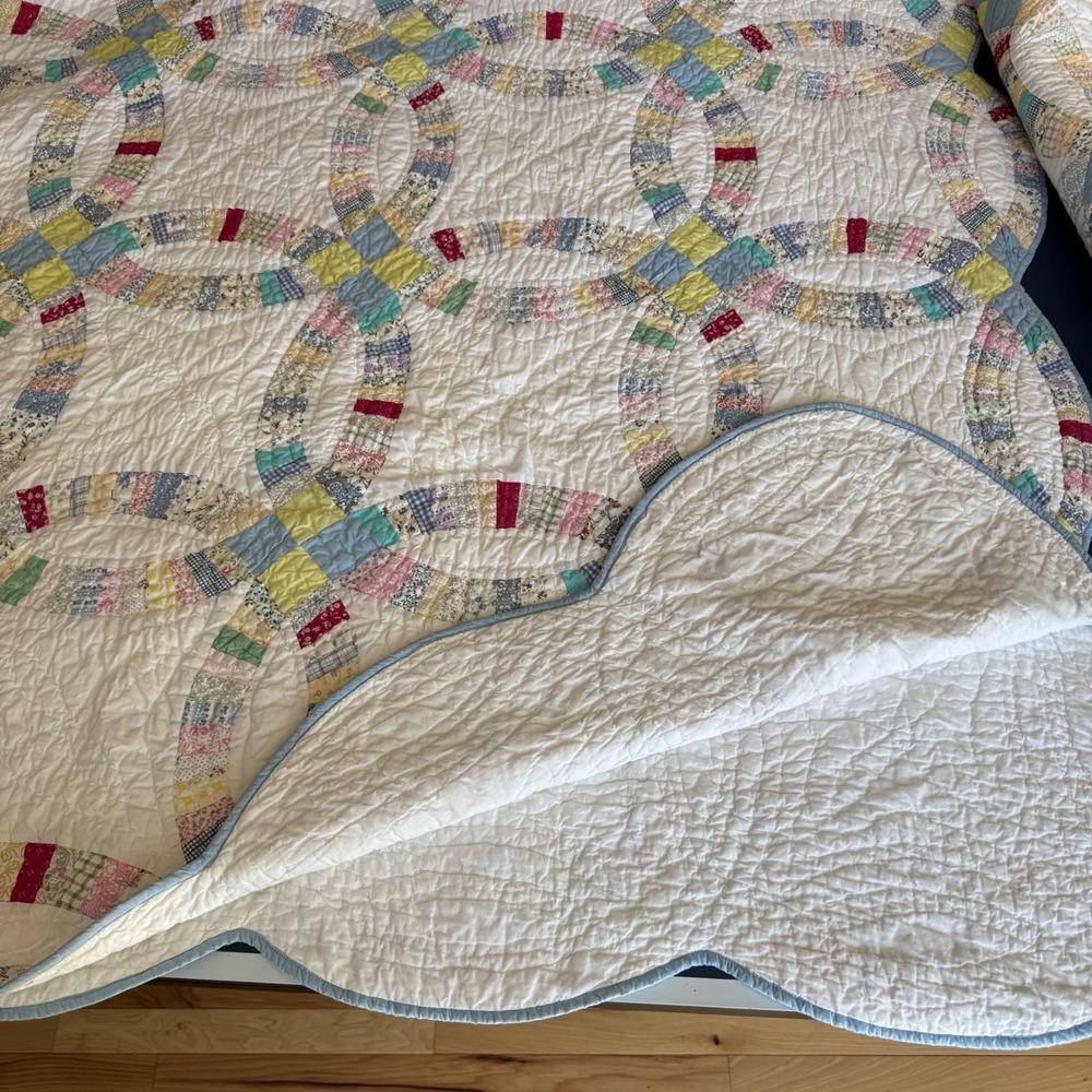 Pottery Barn Double Wedding Ring Patchwork Quilt and 2 shams Full 85" X 101" - Picture 11 of 16